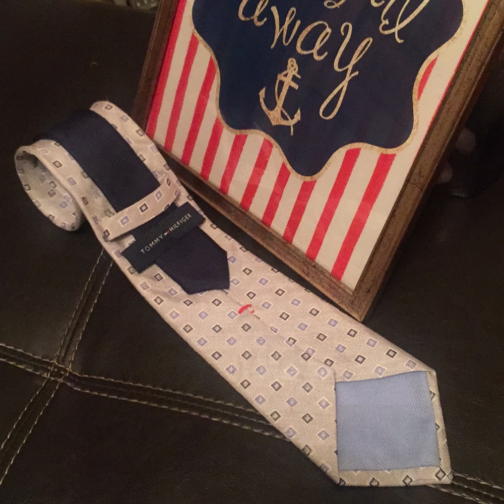 NWOT Men’s Tommy Hilfiger Tie